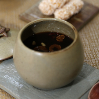 은은한 단맛의 따뜻한 대추차