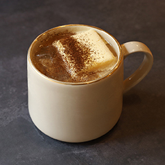 진한 풍미와 부드러움이 어우러진 라떼