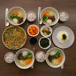 산나물 가득 건강한 비빔밥 정식