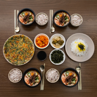깊은 맛의 장터식 국밥 한 상